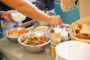 Jungle Jaffa Hostel Age 18 to 45