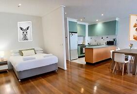 Readyset Apartments at Dockside