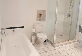 Readyset Apartments at Dockside