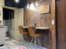 Exquisite 1Br/Ba Apt w/Free Parking in City Center