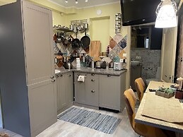 Exquisite 1Br/Ba Apt w/Free Parking in City Center