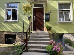 Exquisite 1Br/Ba Apt w/Free Parking in City Center