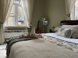 Exquisite 1Br/Ba Apt w/Free Parking in City Center