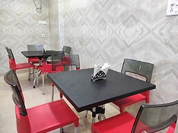 Sawkmie Hotel