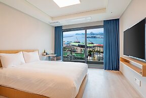 Sokcho I Park Suite Hotel and Residence