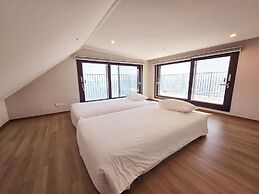 Sokcho I Park Suite Hotel and Residence