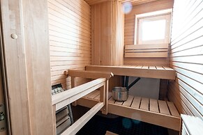 2ndhomes Stylish 1BR Apt w Sauna&Balcony