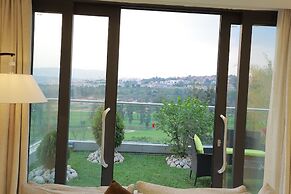 White Stone Apartments Nyarutarama