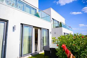 White Stone Apartments Nyarutarama