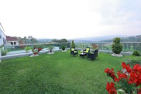 White Stone Apartments Nyarutarama