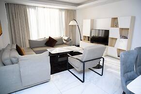 White Stone Apartments Nyarutarama