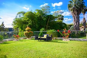 White Stone Apartments Nyarutarama