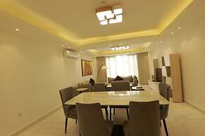 White Stone Apartments Nyarutarama