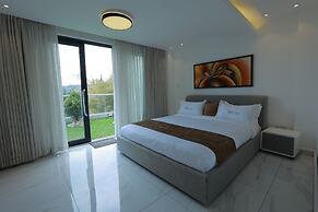 White Stone Apartments Nyarutarama