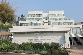 White Stone Apartments Nyarutarama