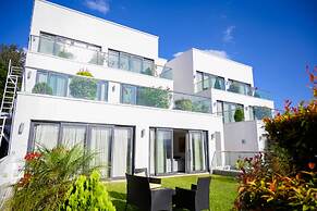 White Stone Apartments Nyarutarama