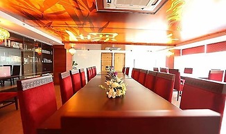 Fabhotel Prime Le Palace