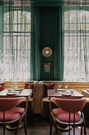 Ember Locke Kensington