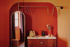 Ember Locke Kensington