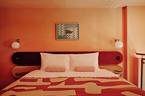 Ember Locke Kensington