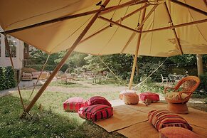 Ember Locke Kensington