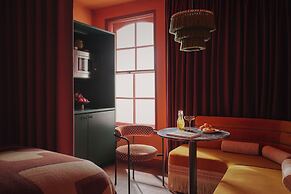 Ember Locke Kensington