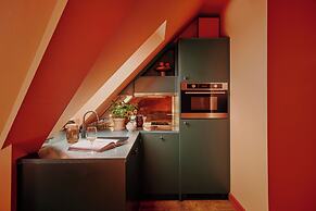 Ember Locke Kensington