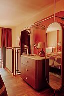 Ember Locke Kensington