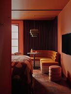 Ember Locke Kensington