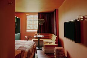 Ember Locke Kensington