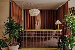 Ember Locke Kensington