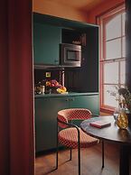 Ember Locke Kensington