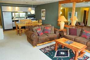 Seven Springs 3 BR Condo, Mountain Views! by RedAwning - Save 10% on 3