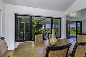 Luxury Zen Retreat 3 Bedroom Home by RedAwning