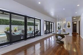 Luxury Zen Retreat 3 Bedroom Home by RedAwning