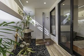 Luxury Zen Retreat 3 Bedroom Home by RedAwning