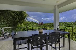 Luxury Zen Retreat 3 Bedroom Home by RedAwning