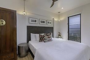 Luxury Zen Retreat 3 Bedroom Home by RedAwning