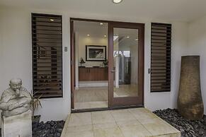 Luxury Zen Retreat 3 Bedroom Home by RedAwning