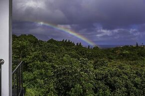 Luxury Zen Retreat 3 Bedroom Home by RedAwning