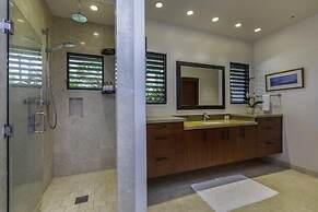 Luxury Zen Retreat 3 Bedroom Home by RedAwning