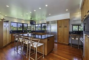 Luxury Zen Retreat 3 Bedroom Home by RedAwning