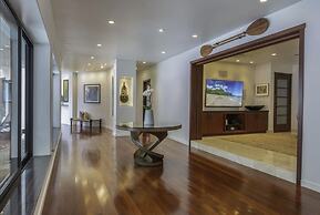 Luxury Zen Retreat 3 Bedroom Home by RedAwning