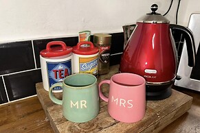 2-bed House in Chesterfield Free Parking Garden