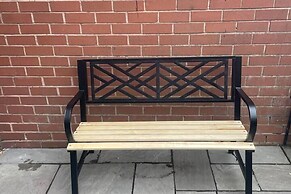 2-bed House in Chesterfield Free Parking Garden