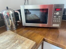 2-bed House in Chesterfield Free Parking Garden