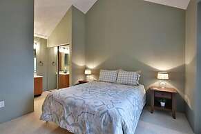 Seven Springs Sunridge 3 BR Condo, Sleeps 10! by RedAwning - Save 10% 