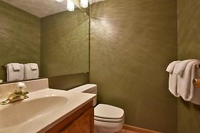 Seven Springs Sunridge 3 BR Condo, Sleeps 10! by RedAwning - Save 10% 