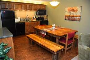 Seven Springs 3 BR Condo, walk to slopes! by RedAwning - Save 10% on 3