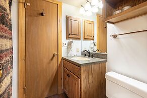 Seven Springs 3 BR Condo, walk to slopes! by RedAwning - Save 10% on 3